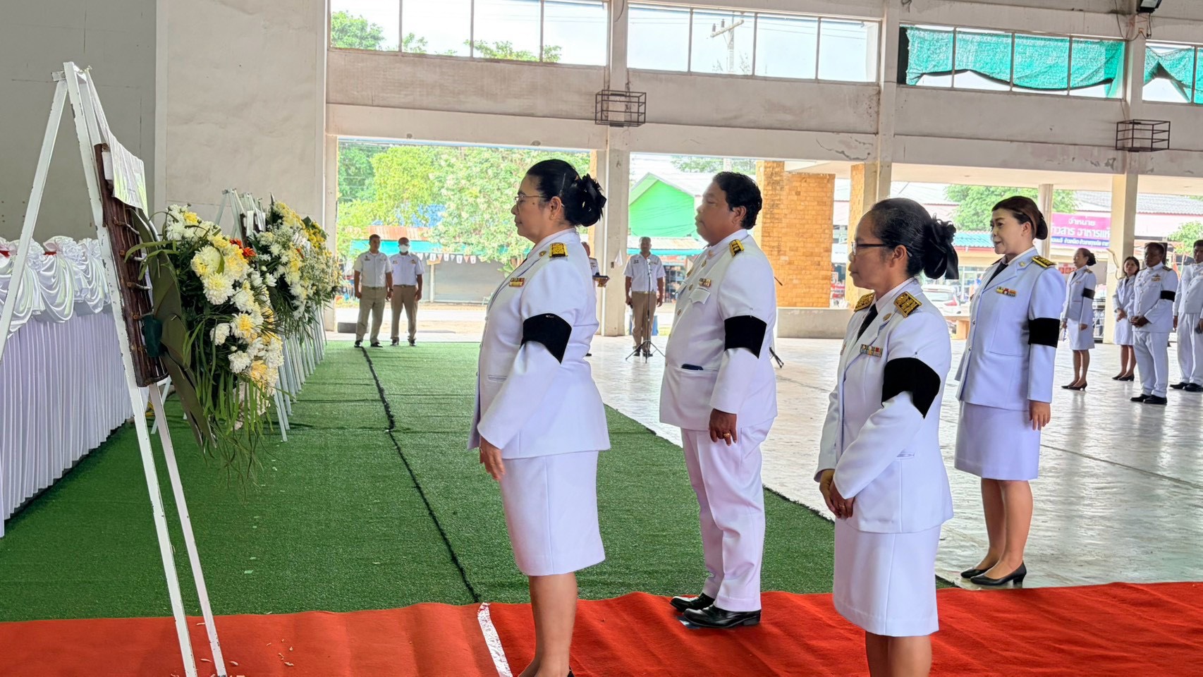 พช. ขามทะเลสอ เข้าร่วมพิธีสวดพระพุทธมนต์และทำบุญตักบาตร และพิธีวางพวงมาลา เนื่องในวันนวมินทรมหาราช 13 ตุลาคม 2569