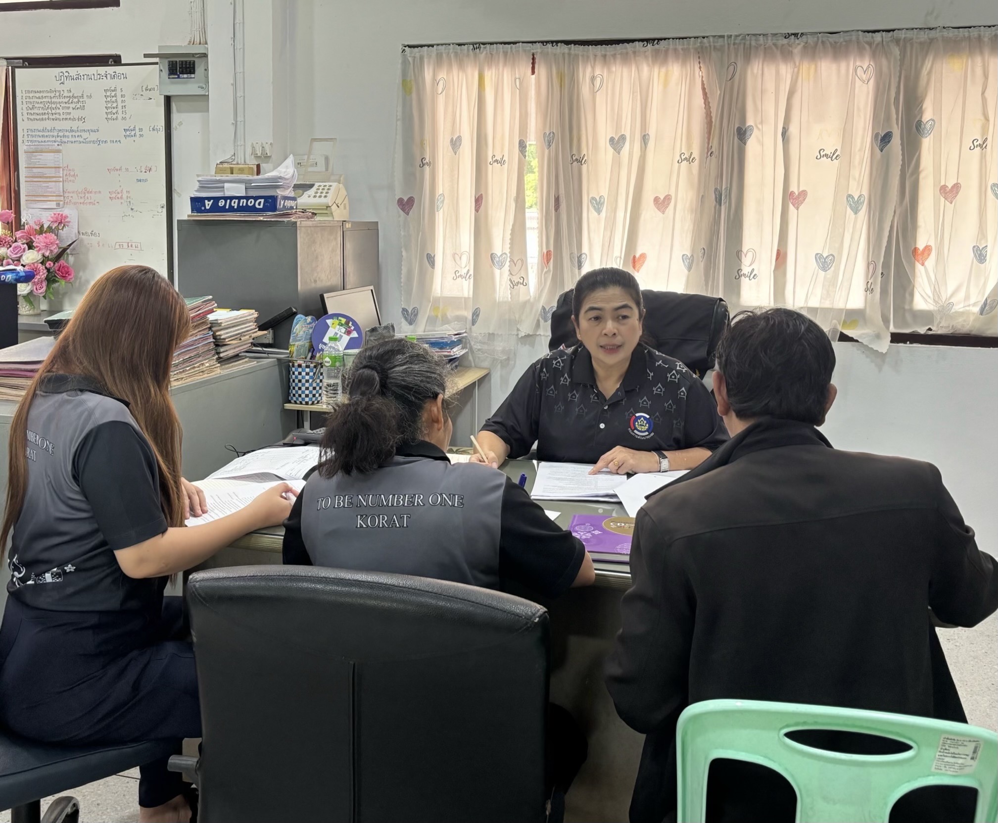 พช.ขามทะเลสอ ประชุมเจ้าหน้าที่พัฒนาชุมชน ประจำเดือนตุลาคม 2569